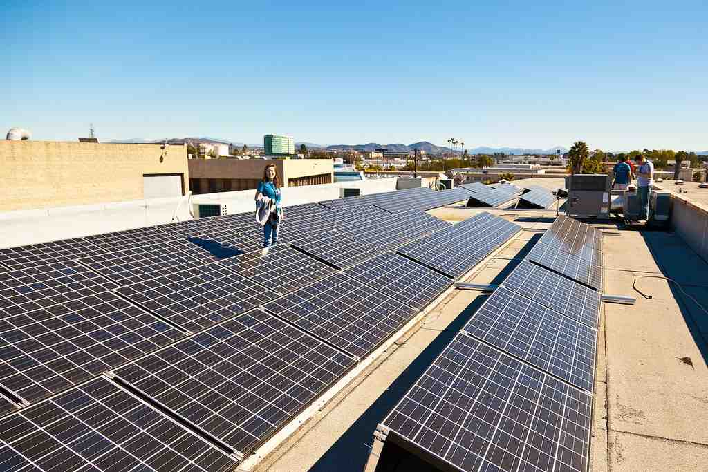 Does SDG&E buy back solar power?