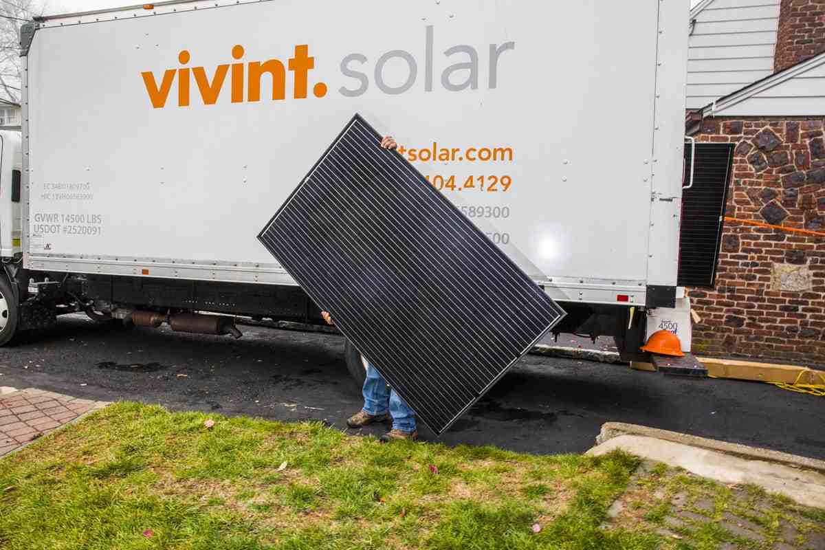 Who took over vivint solar?