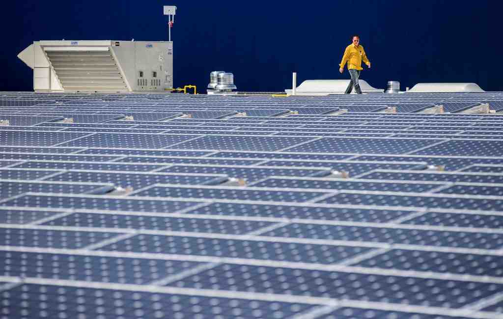 Does SDG&E buy back solar power?