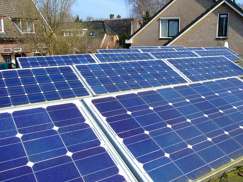 How many solar panels are needed to power a house?