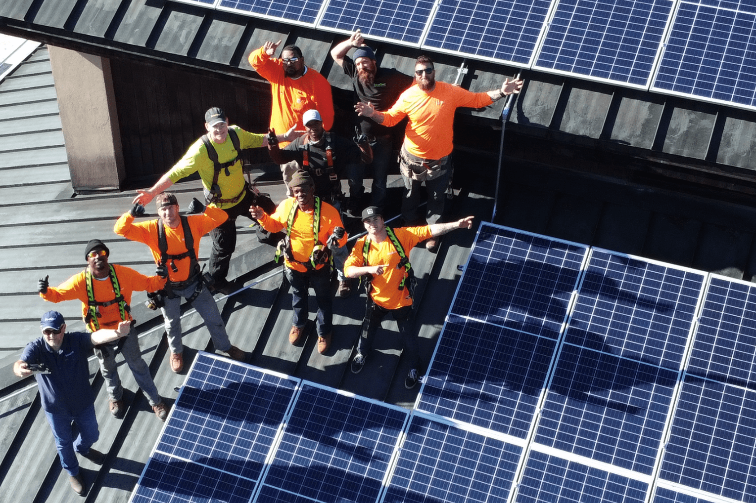 How much does a technician that works on solar panels make per year?