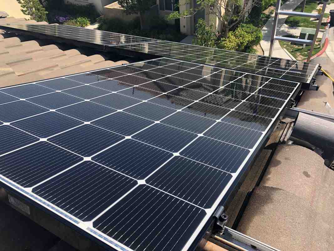 How much does it cost to clean solar panels?