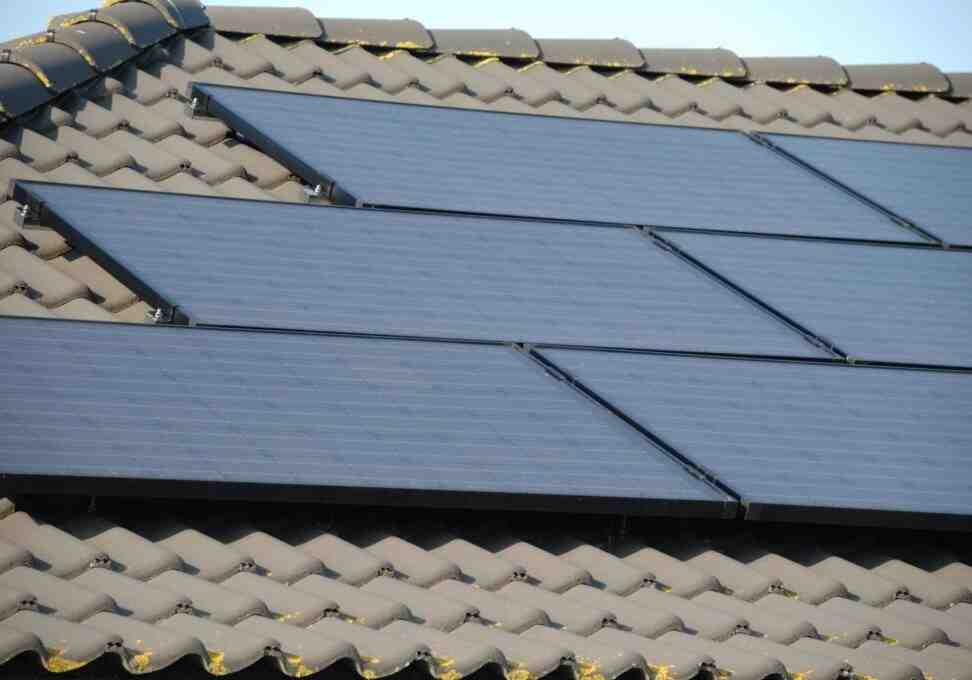 How much does it cost to put solar panels on a 2000 square foot home?