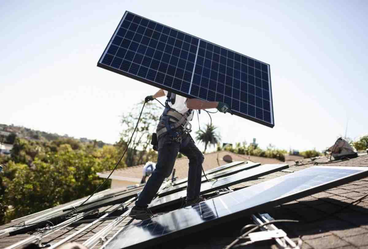 How many solar panels do you need to run a pool?