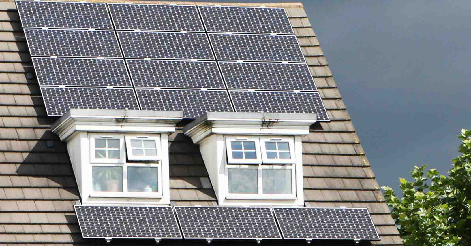 How much does 25 solar panels cost?