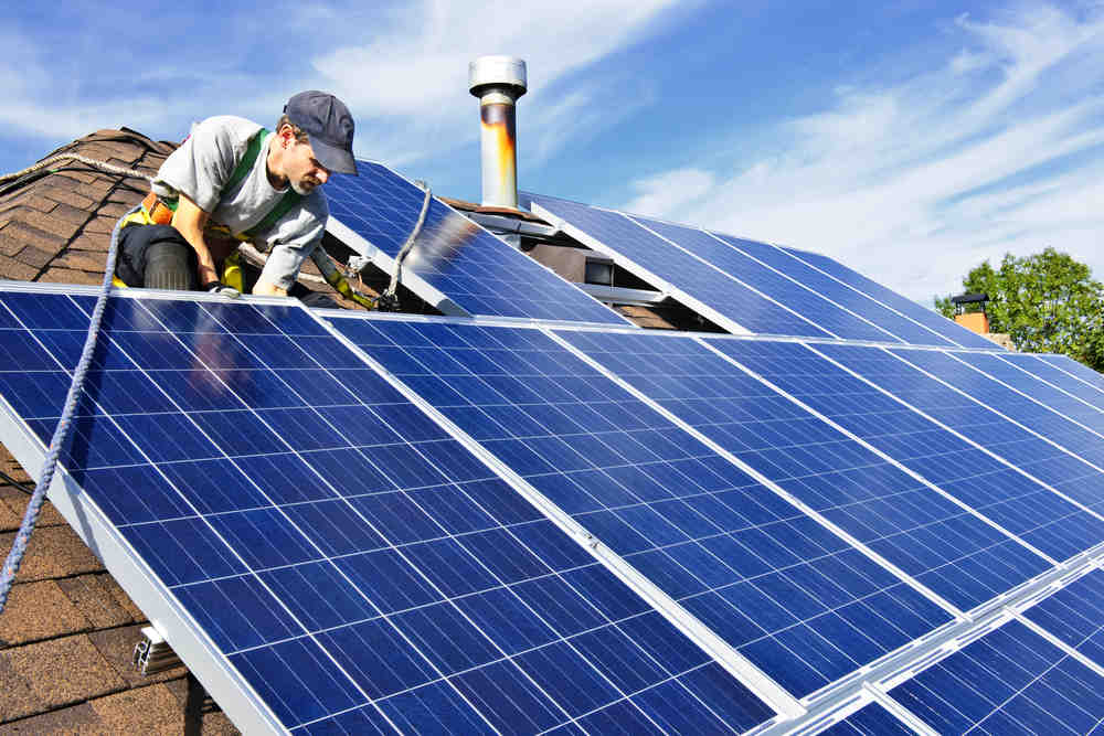 How much does it cost to install solar panels 2021?