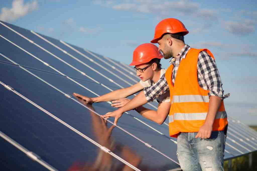 How do I find a solar contractor?