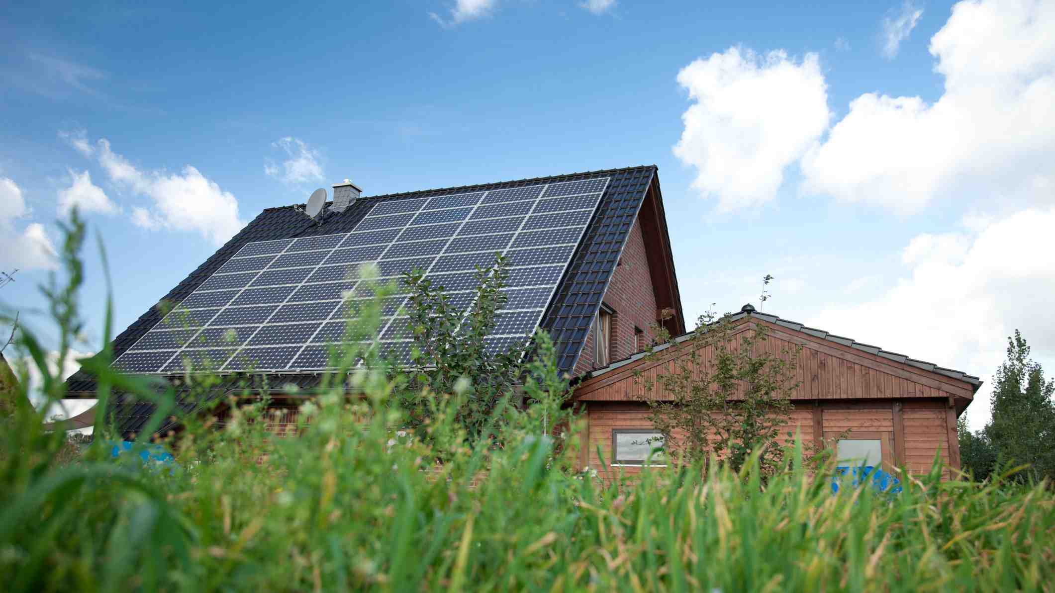 How much do solar panels cost for a 2000 square foot house?