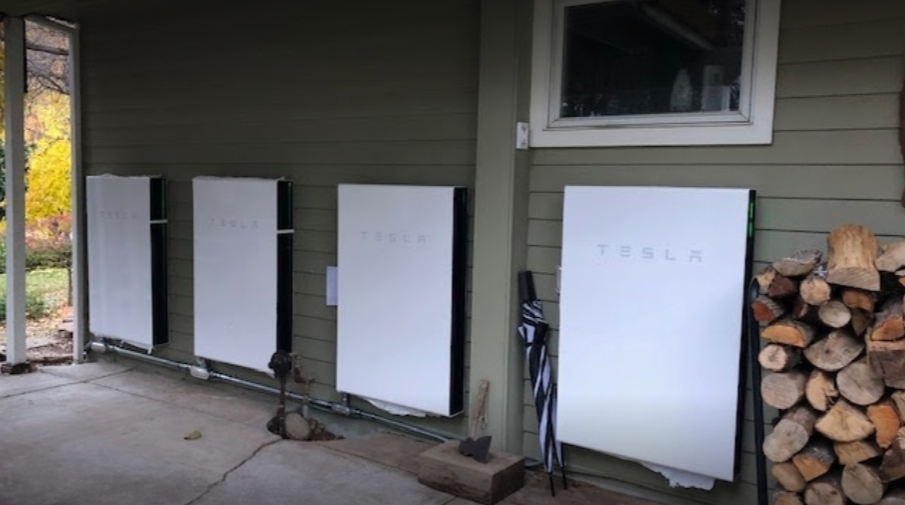 How much do Tesla solar installers make?