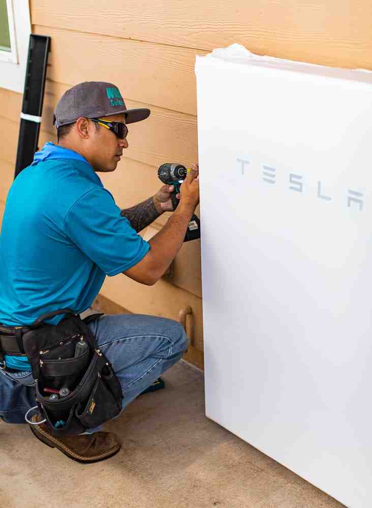 How much does a Tesla Powerwall installer make?