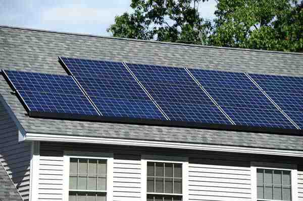 How much does it cost to put solar panels on your roof?