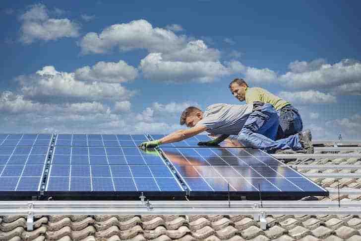 What is the average cost to install solar?