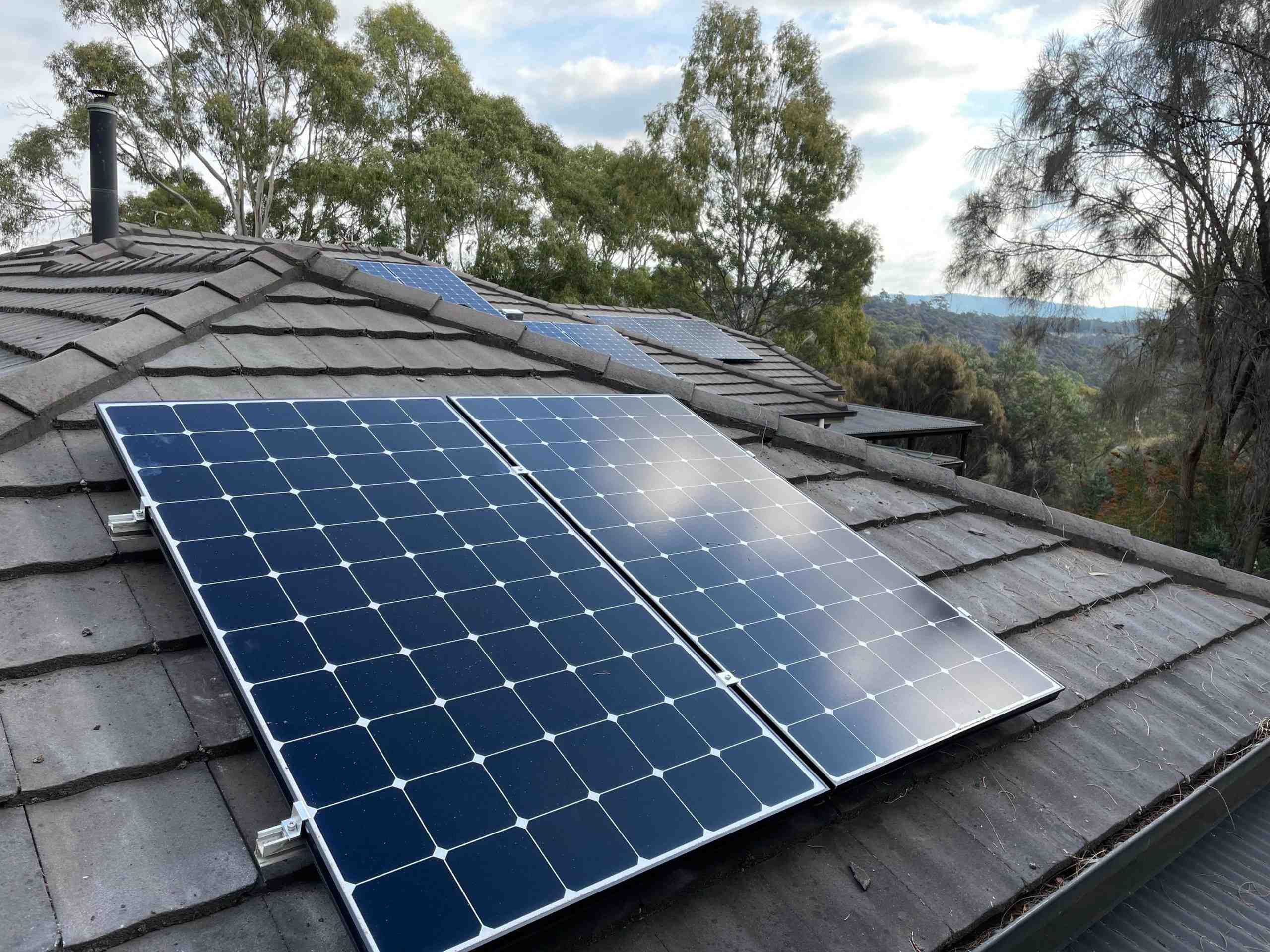 Does SunPower install their own panels?