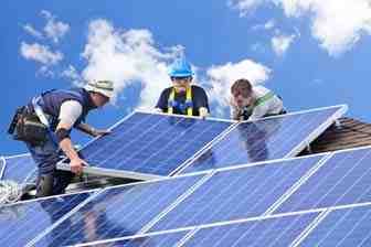 How much can a solar panel installer make?