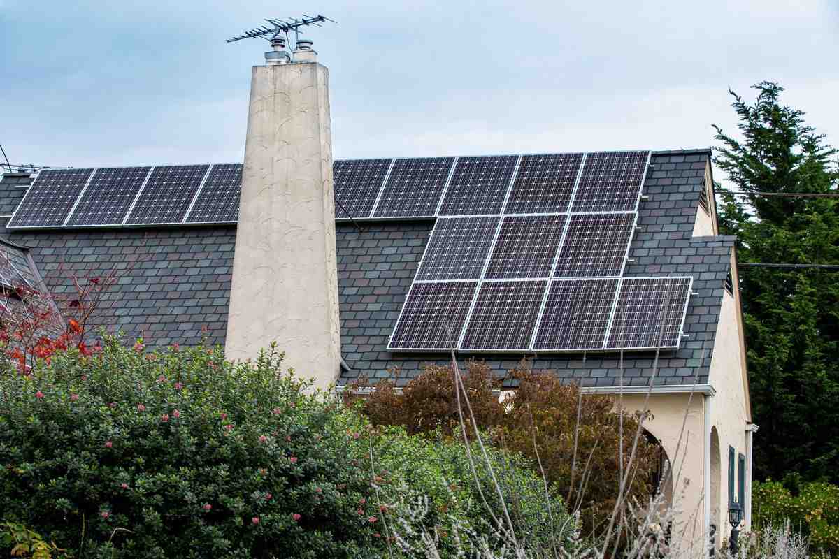 How much do solar panels cost for a 2000 square foot house?