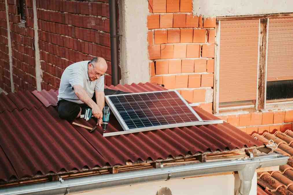 How many solar panels are needed to power a house?